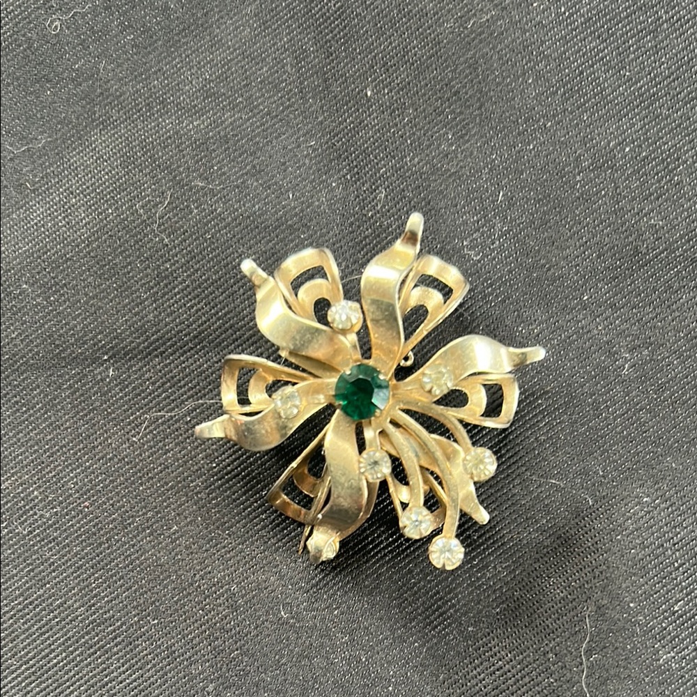 Elegant Gold and Green Brooch